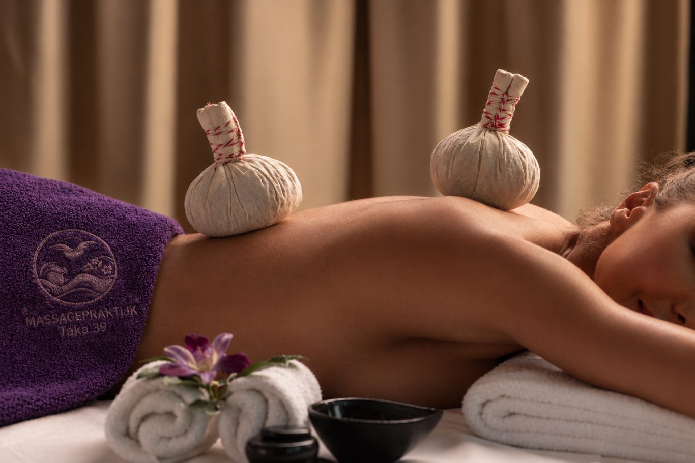 Kruidenstempelmassage